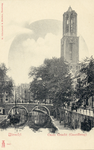 1695 Gezicht op de Oudegracht Tolsteegzijde te Utrecht met in het midden de Gaardbrug en op de achtergrond de Domtoren.